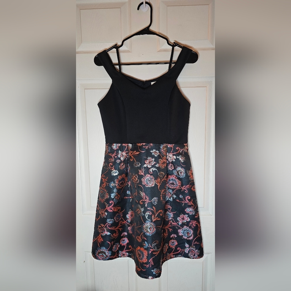Francesca’s Off-Shoulder Brocade A-Line Cocktail Dress Floral - Size Medium